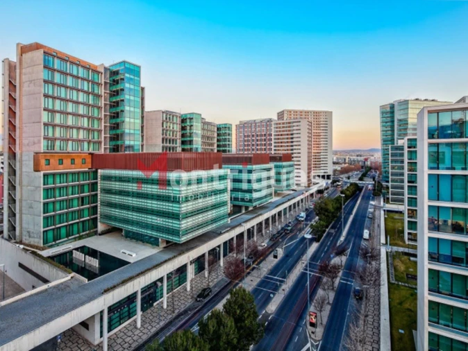 Loja para Venda em Parque das Nações Foto 1
