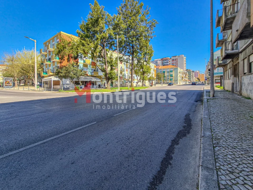 Apartamento T3 para Arrendamento em Alto do Seixalinho, Santo André e Verderena Foto 2