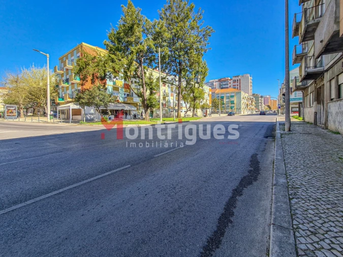 Apartamento T3 para Arrendamento em Alto do Seixalinho, Santo André e Verderena Foto 2
