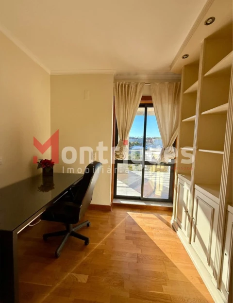 Apartamento T5 para Arrendamento em Parque das Nações