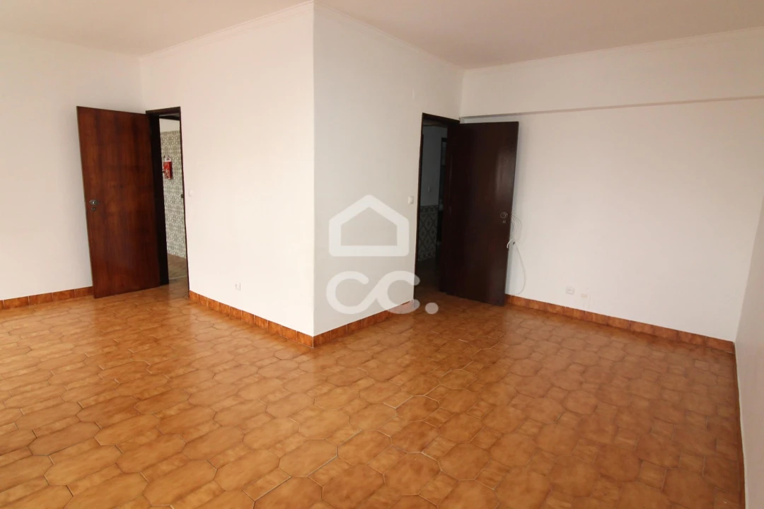 Apartamento T3 para Arrendamento em Amora Foto 8