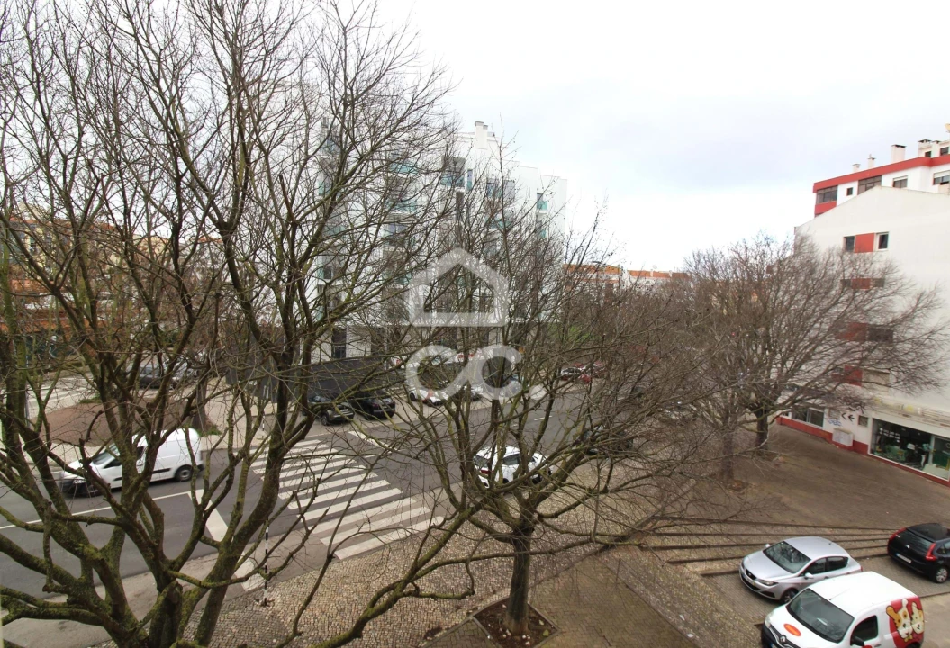 Apartamento T3 para Arrendamento em Amora Foto 10