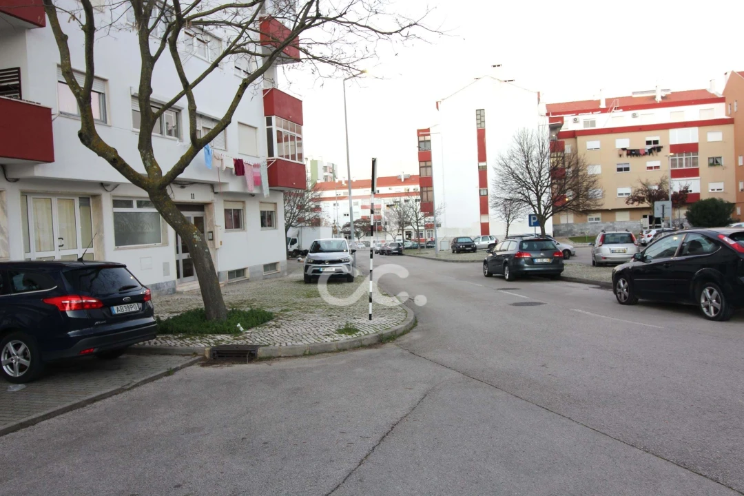 Apartamento T3 para Arrendamento em Amora Foto 2