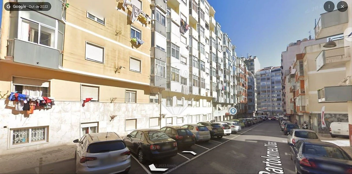 Apartamento T2 para Venda em Agualva e Mira-Sintra Foto 2