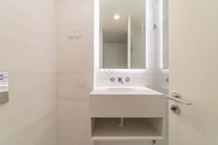 Apartamento T2 para Venda em Santo António Foto 24