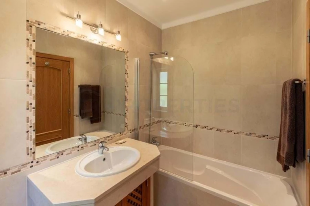 Moradia T4 para Venda em Almancil Foto 18