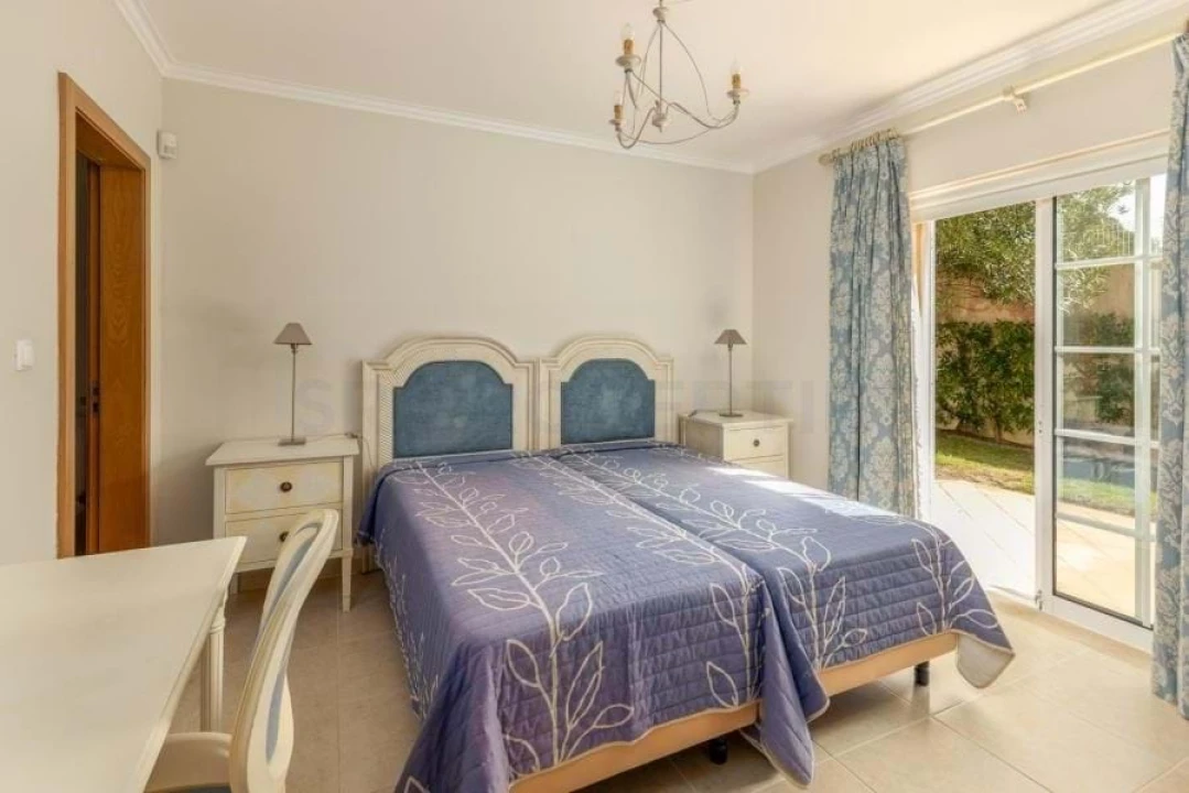 Moradia T4 para Venda em Almancil Foto 11