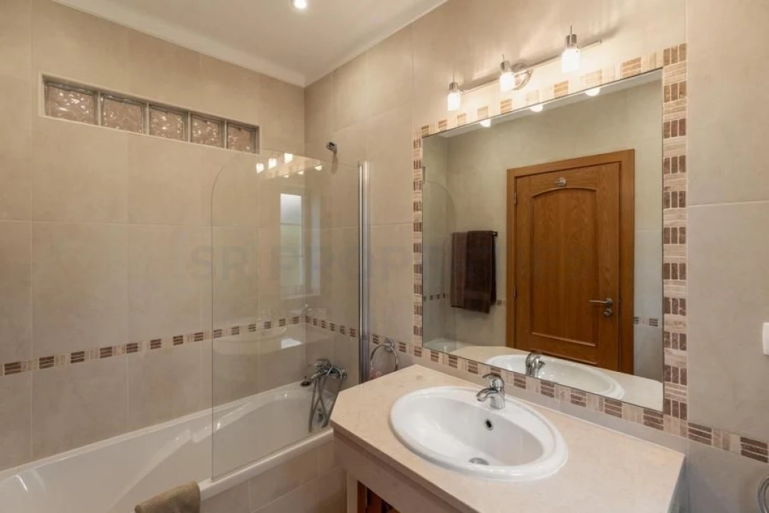 Moradia T4 para Venda em Almancil Foto 8