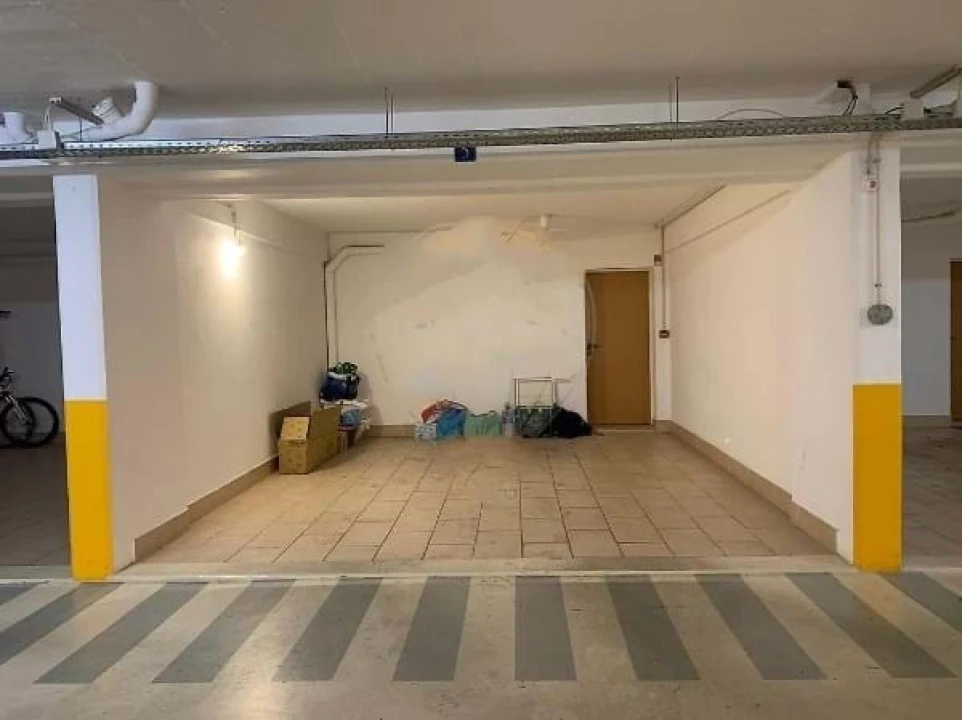 Moradia T4 para Venda em Quarteira Foto 8