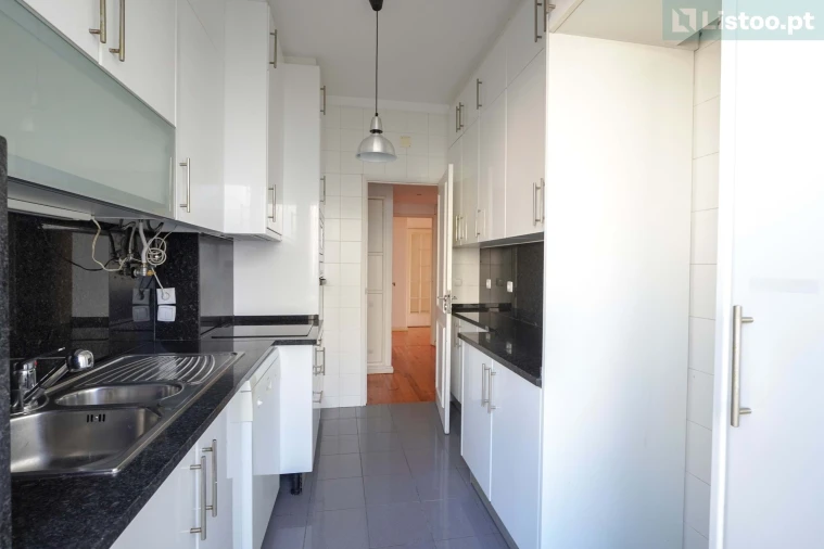 Apartamento T4 para Venda em Lumiar Foto 22