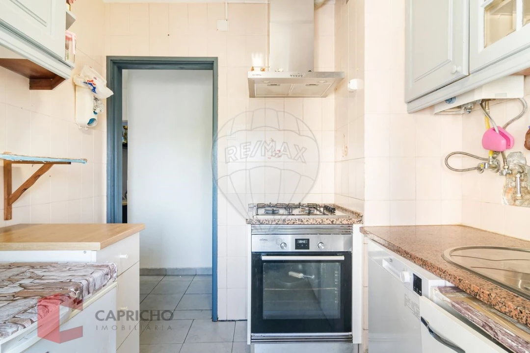 Apartamento T3 para Venda em Santo António dos Cavaleiros e Frielas Foto 3