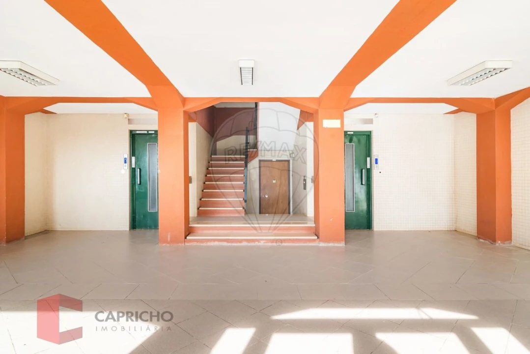 Apartamento T3 para Venda em Santo António dos Cavaleiros e Frielas Foto 11