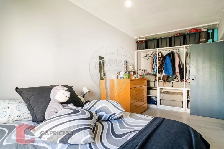 Apartamento T3 para Venda em Santo António dos Cavaleiros e Frielas Foto 9