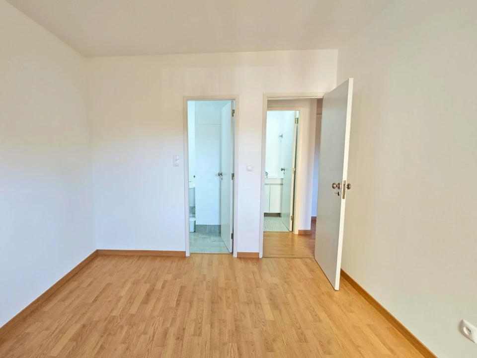 Apartamento T7 para Venda em Santo António dos Cavaleiros e Frielas Foto 13