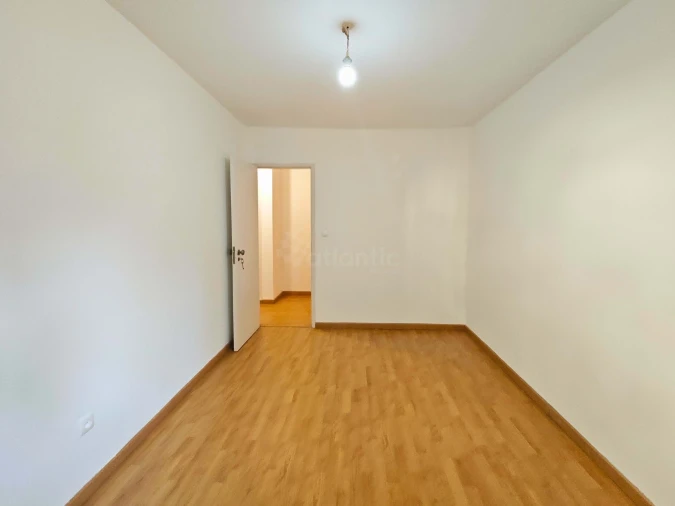 Apartamento T7 para Venda em Santo António dos Cavaleiros e Frielas Foto 19