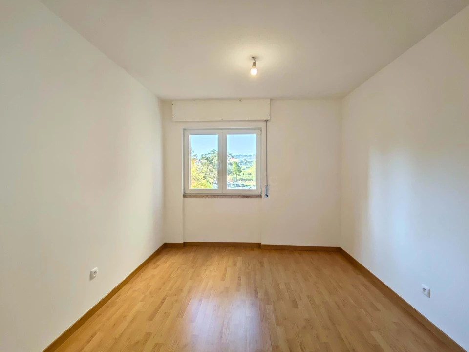 Apartamento T7 para Venda em Santo António dos Cavaleiros e Frielas Foto 12