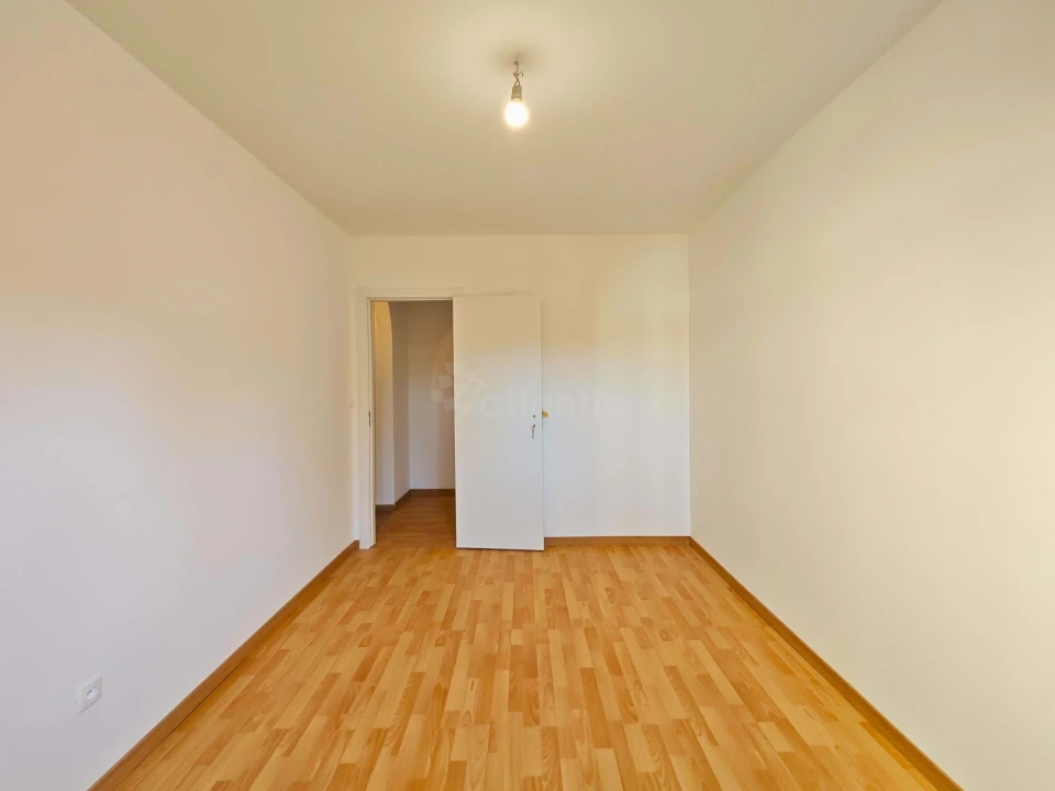 Apartamento T7 para Venda em Santo António dos Cavaleiros e Frielas Foto 8