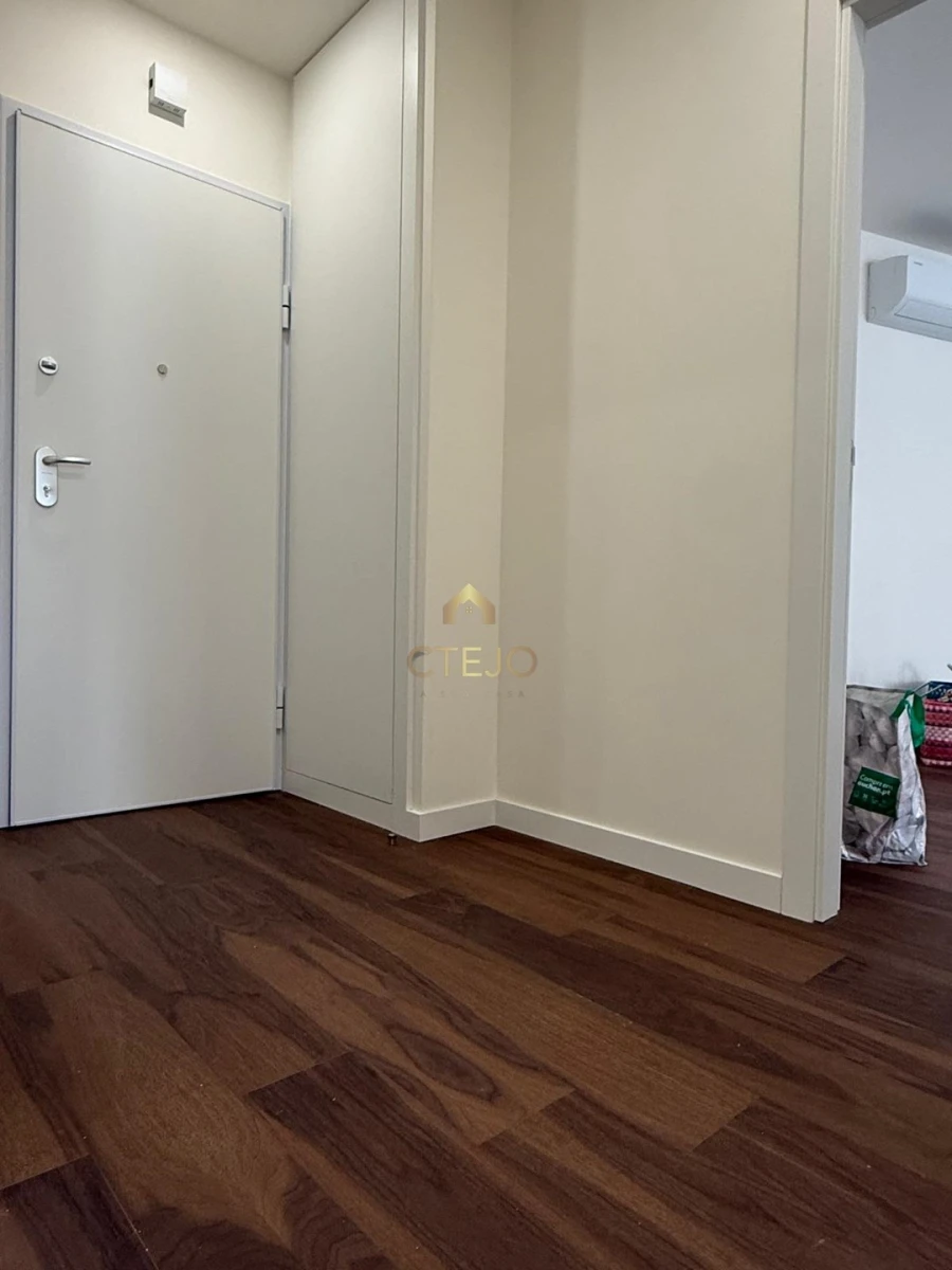 Apartamento T2 para Venda em Odivelas Foto 3
