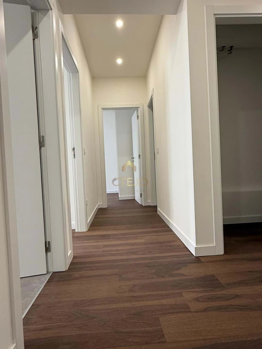 Apartamento T2 para Venda em Odivelas Foto 6