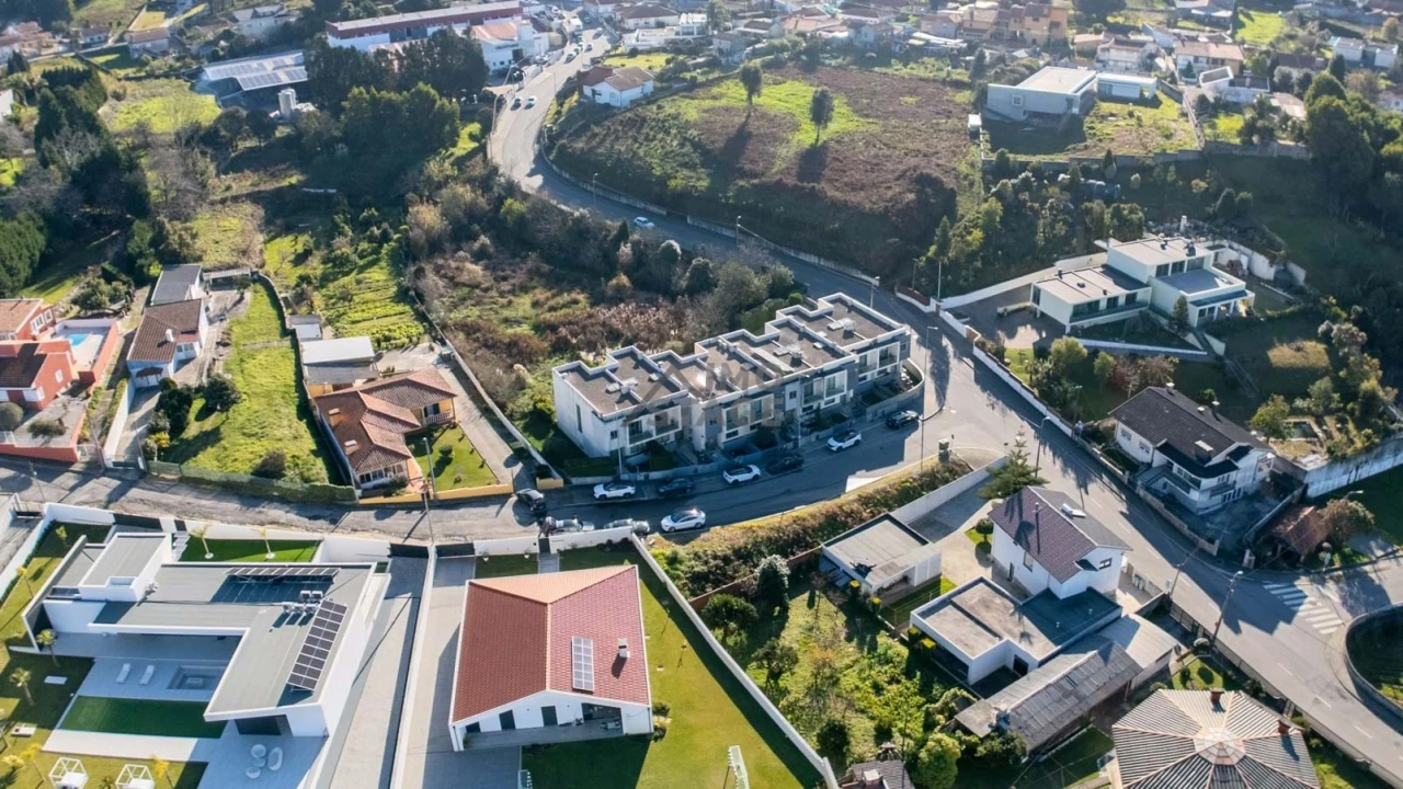 Moradia T3 para Venda em Grijo Foto 32