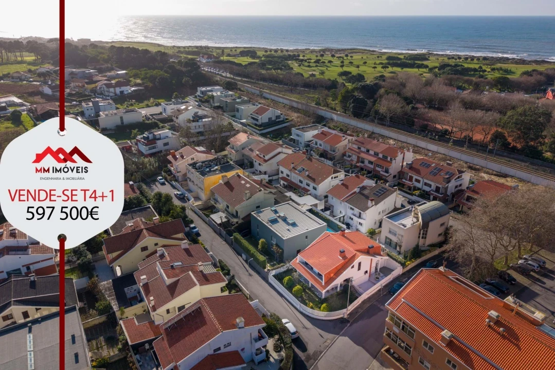 Moradia T4 para Venda em Arcozelo Foto 1