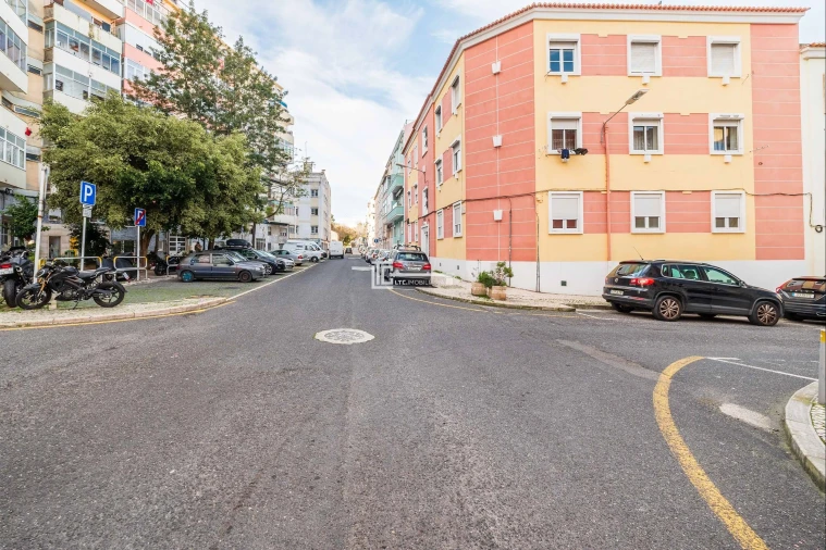 Apartamento T2 para Arrendamento em Moscavide e Portela Foto 36