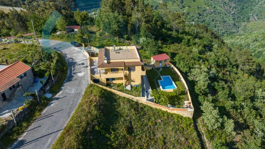 Moradia T6 para Venda em Ruivães e Campos Foto 9