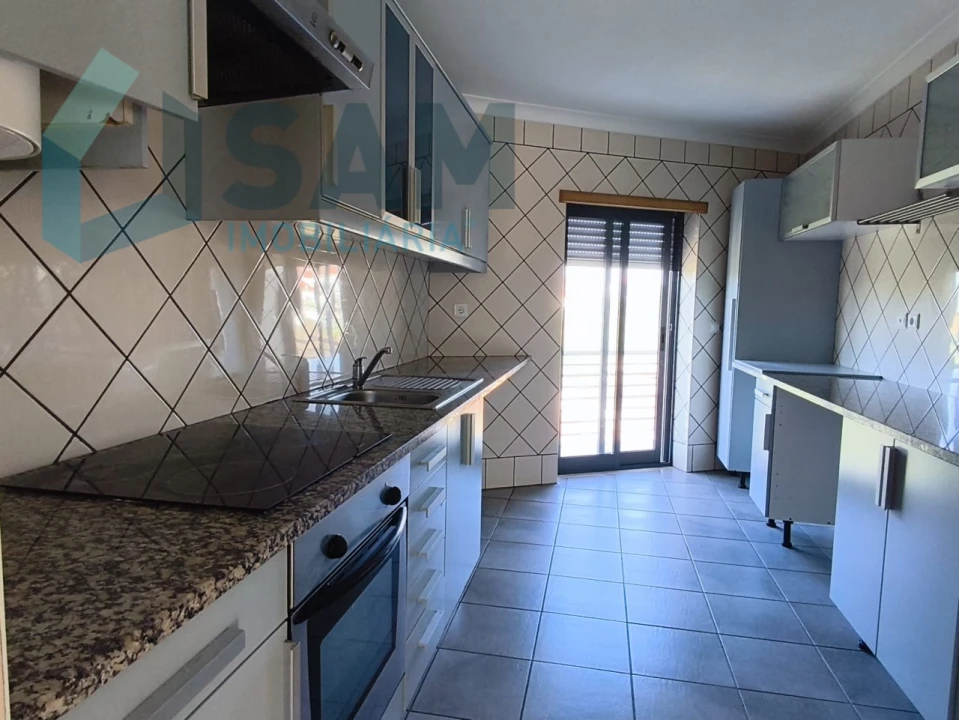 Apartamento T2 para Venda em Bombarral e Vale Covo Foto 2