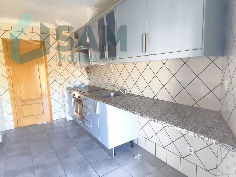 Apartamento T2 para Venda em Bombarral e Vale Covo Foto 4