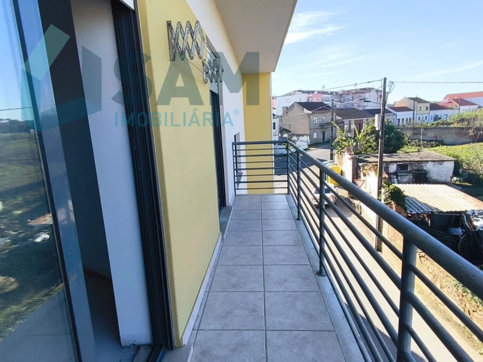 Apartamento T2 para Venda em Bombarral e Vale Covo Foto 18