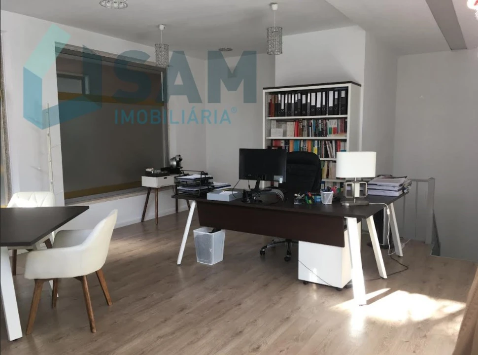 Loja para Arrendamento em Santa Maria, São Pedro e Matacães Foto 1