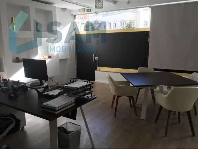 Loja para Arrendamento em Santa Maria, São Pedro e Matacães Foto 3