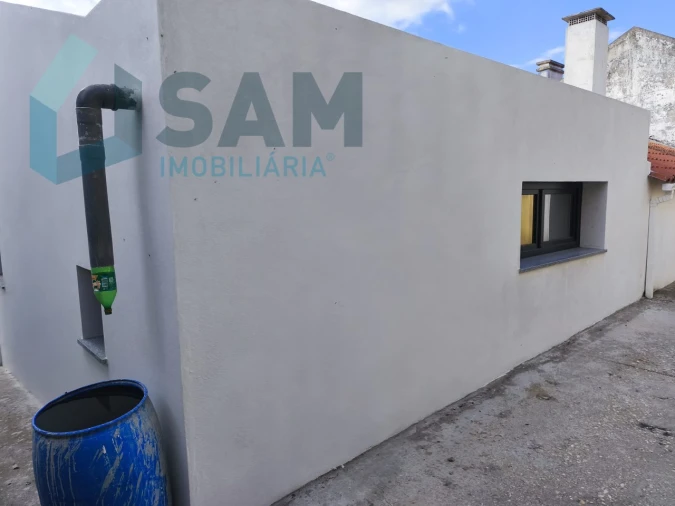 Moradia T2 para Venda em Santa Maria, São Pedro e Matacães Foto 3