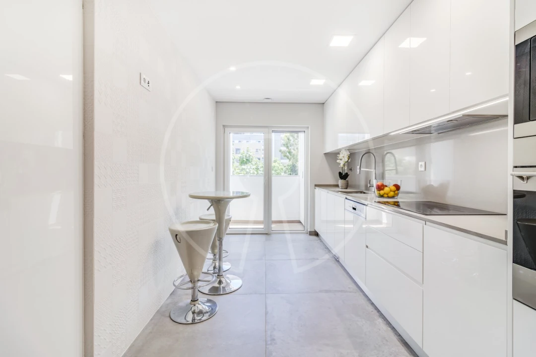 Apartamento T3 para Venda em Carcavelos e Parede Foto 17