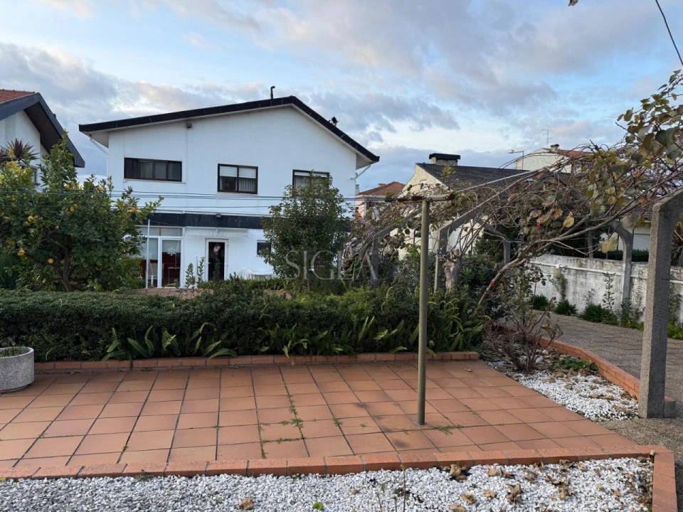 Moradia T4 para Venda em Santa Marinha e São Pedro da Afurada Foto 1