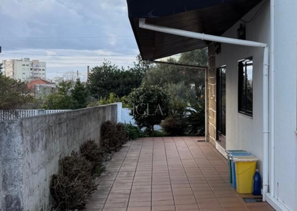 Moradia T4 para Venda em Santa Marinha e São Pedro da Afurada Foto 8