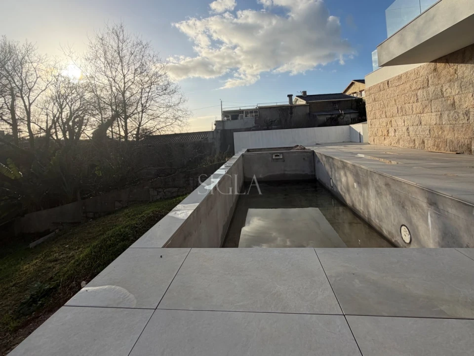 Moradia T4 para Venda em São Felix da Marinha Foto 2