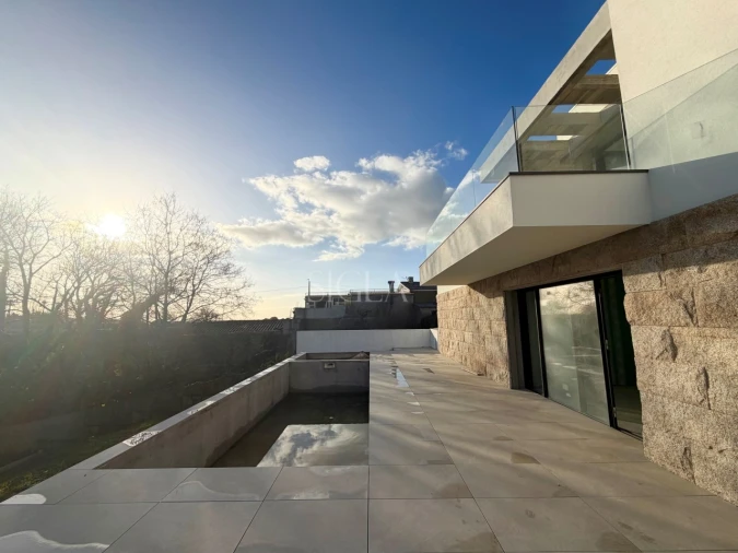 Moradia T4 para Venda em São Felix da Marinha Foto 3