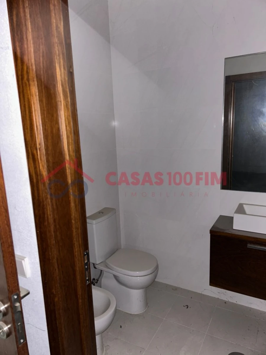 Loja para Venda em Vila Chã, Codal e Vila Cova de Perrinho Foto 17