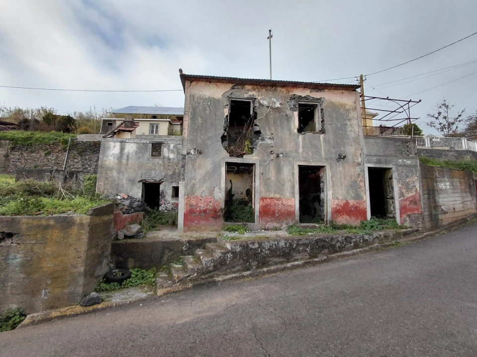 Moradia T2 para Venda em Canhas Foto 3