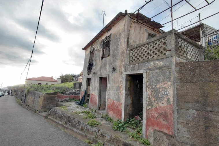 Moradia T2 para Venda em Canhas Foto 4