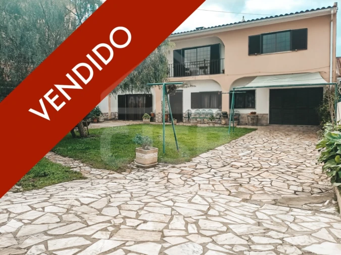 Moradia T3 para Venda em Charneca de Caparica e Sobreda