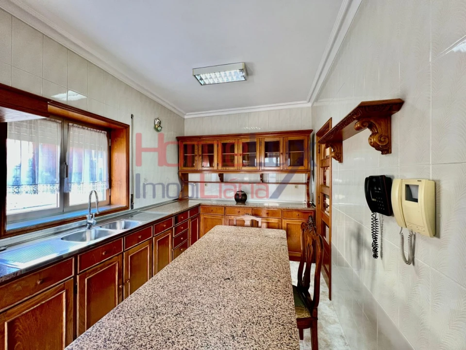 Moradia T4 para Venda em Fânzeres e São Pedro da Cova Foto 35