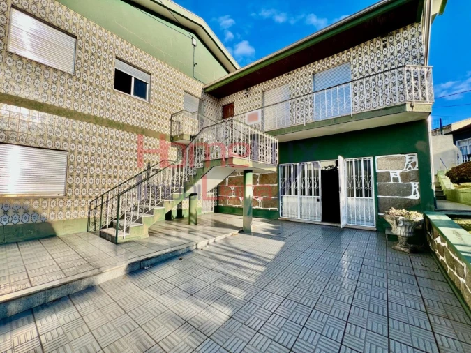 Moradia T4 para Venda em Fânzeres e São Pedro da Cova Foto 1