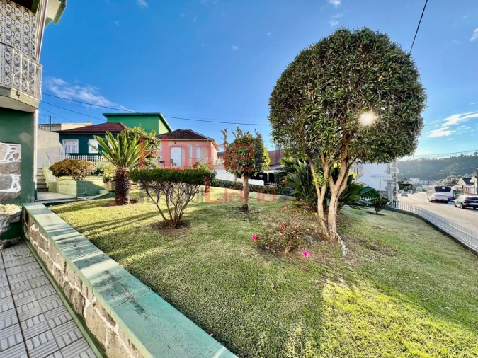 Moradia T4 para Venda em Fânzeres e São Pedro da Cova Foto 2