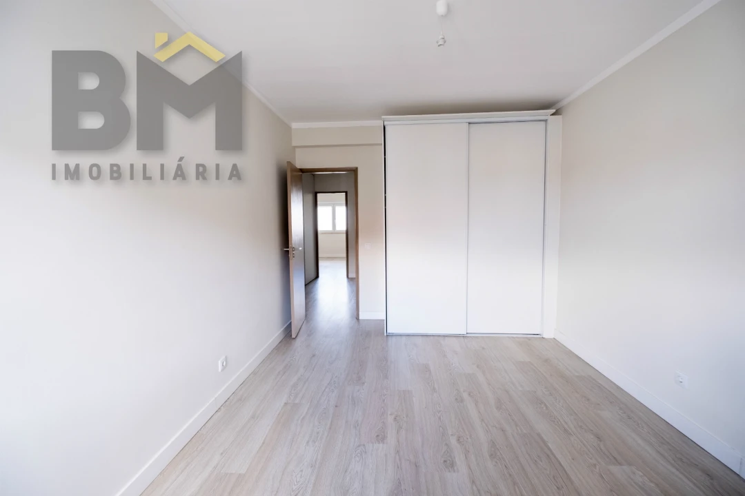 Apartamento T2 para Arrendamento em Castelo Branco Foto 14