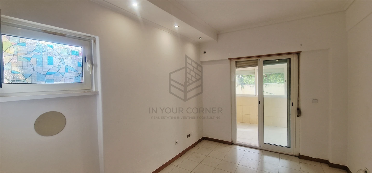 Apartamento T0 para Venda em Beato Foto 12