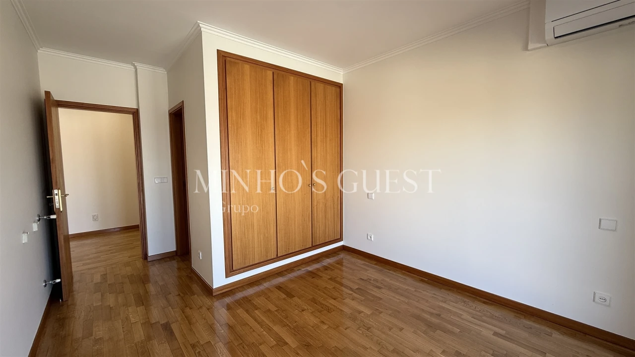 Moradia T3 para Arrendamento em São Vicente (Braga) Foto 9