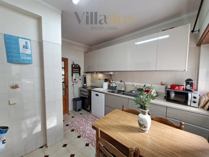 Apartamento T3 para Venda em São João Baptista e Santa Maria dos Olivais Foto 2