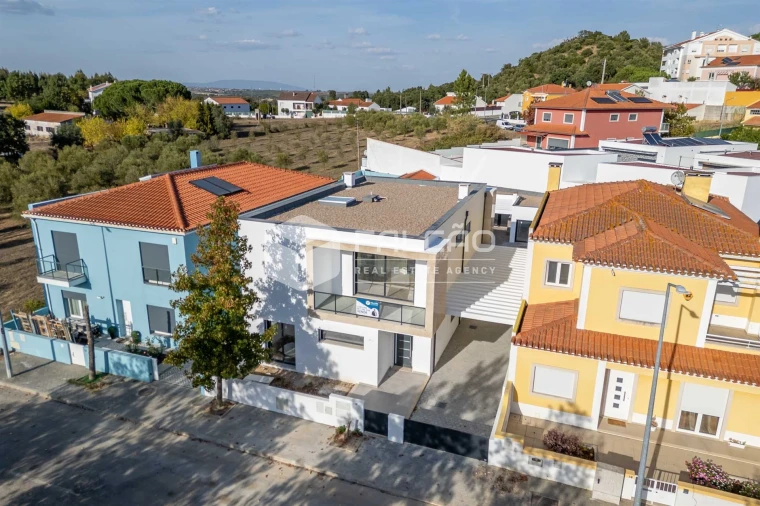 Moradia T4 para Venda em Marvila, Ribeira Santarém, São Salvador, São Nicolau Foto 47